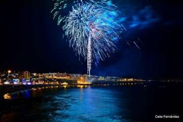 Los fuegos de Melenara, una explosión de color (Foto Celia Fernández)